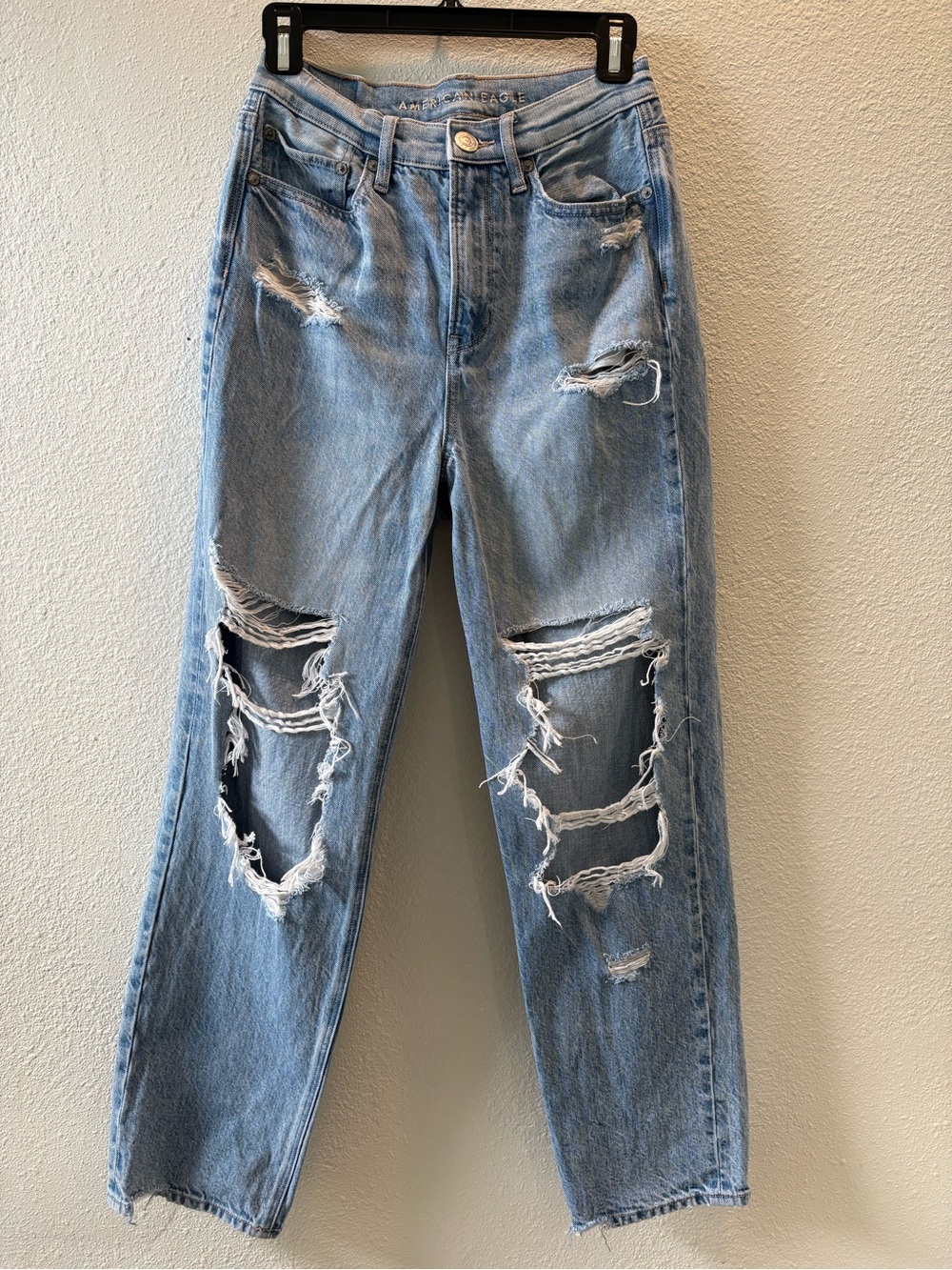 American Eagle Outfitters Light Blue Distressed Relaxed Women’s Jeans